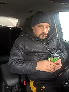 Snapshot of DanielOhCool chatting on 12-12-24, 11:40 DanielOhCool online show from 12-12-24, 11:40