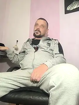 Snapshot of DanielOhCool chatting on 12-16-24, 03:32 DanielOhCool online show from 12-16-24, 03:32