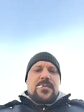 Snapshot of DanielOhCool chatting on 02-11-25, 11:10 DanielOhCool online show from 02-11-25, 11:10