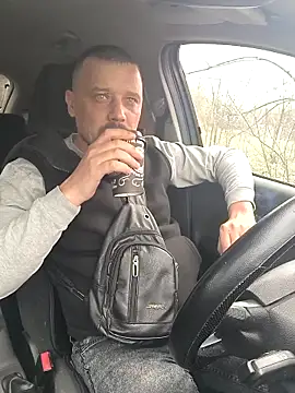 Snapshot of DanielOhCool chatting on 03-17-25, 10:06 DanielOhCool online show from 03-17-25, 10:06