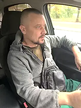 Snapshot of DanielOhCool chatting on 09-19-25, 08:27 DanielOhCool online show from 09-19-25, 08:27