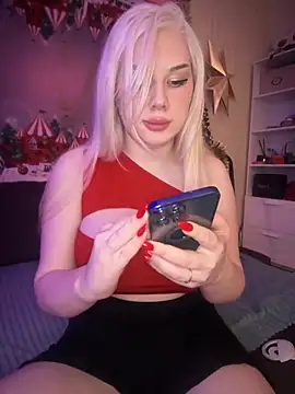 LaraHollywood online show from 12-15-24, 03:24