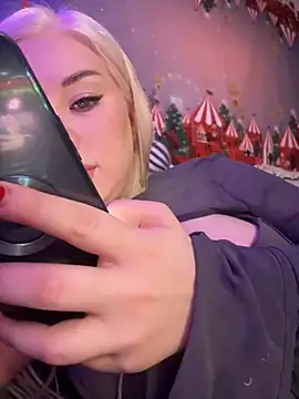 LaraHollywood online show from 12-21-24, 04:19