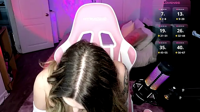 Snapshot of queenxlexy chatting on 01-06-25, 06:52 queenxlexy online show from 01-06-25, 06:52