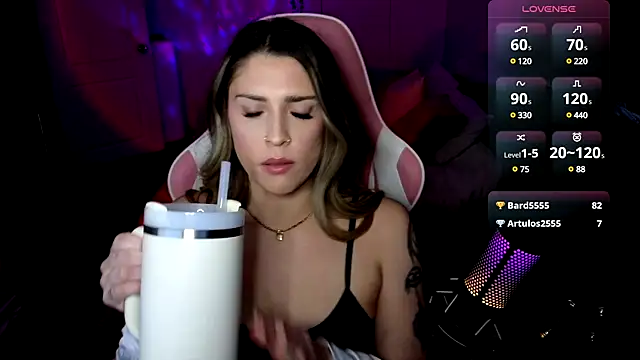 Snapshot of queenxlexy chatting on 01-06-25, 09:54 queenxlexy online show from 01-06-25, 09:54