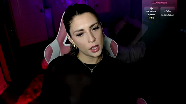 Snapshot of queenxlexy chatting on 01-07-25, 06:24 queenxlexy online show from 01-07-25, 06:24