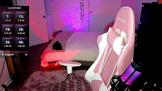 Snapshot of queenxlexy chatting on 01-20-25, 10:37 queenxlexy online show from 01-20-25, 10:37