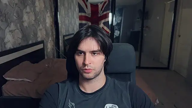 Snapshot of keanu_reevez chatting on 10-13-25, 01:44 keanu reevez online show from 10-13-25, 01:44