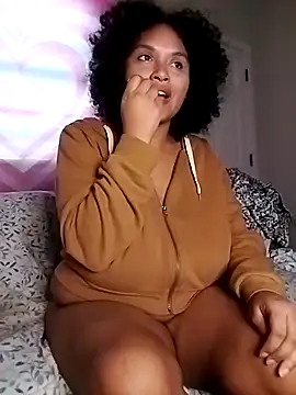 Snapshot of TasteeKitty chatting on 10-16-25, 08:10 TasteeKitty online show from 10-16-25, 08:10