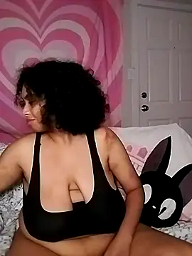 Snapshot of TasteeKitty chatting on 10-26-25, 07:58 TasteeKitty online show from 10-26-25, 07:58