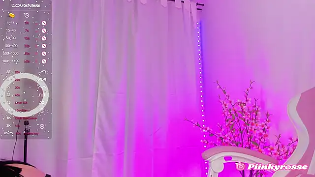 Snapshot of rosseblondee chatting on 02-10-25, 09:36 rosseblondee online show from 02-10-25, 09:36