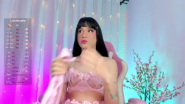 Snapshot of rosseblondee chatting on 02-23-25, 03:56 rosseblondee online show from 02-23-25, 03:56