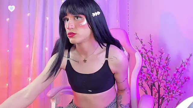 Snapshot of rosseblondee chatting on 12-13-25, 08:04 rosseblondee online show from 12-13-25, 08:04