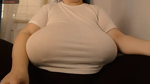 Snapshot of SenzualHotM chatting on 02-19-25, 02:23 SenzualHotM online show from 02-19-25, 02:23
