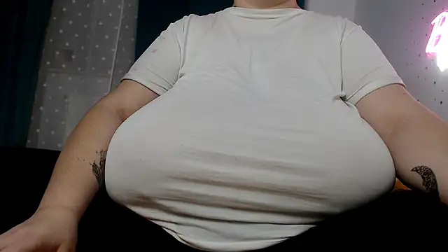 Snapshot of SenzualHotM chatting on 03-02-25, 12:31 SenzualHotM online show from 03-02-25, 12:31