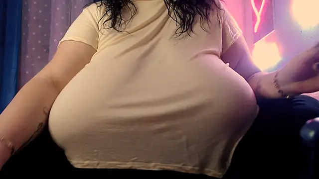 Snapshot of SenzualHotM chatting on 03-16-25, 05:28 SenzualHotM online show from 03-16-25, 05:28