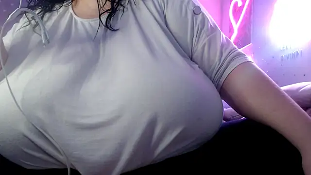 Snapshot of SenzualHotM chatting on 03-22-25, 01:11 SenzualHotM online show from 03-22-25, 01:11