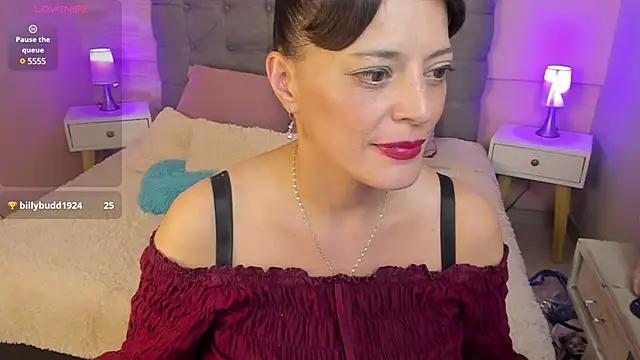 Snapshot of _Abril_W chatting on 02-18-25, 01:43 Abril W online show from 02-18-25, 01:43