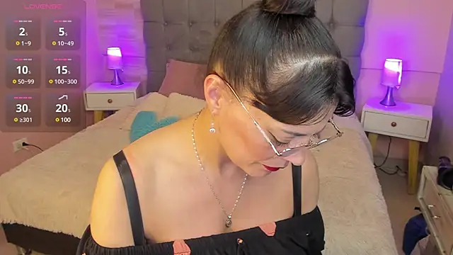Snapshot of _Abril_W chatting on 03-05-25, 11:49 Abril W online show from 03-05-25, 11:49