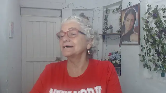 FunnyGrandma online show from 09-19-25, 02:13