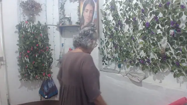 FunnyGrandma online show from 11-10-25, 10:20