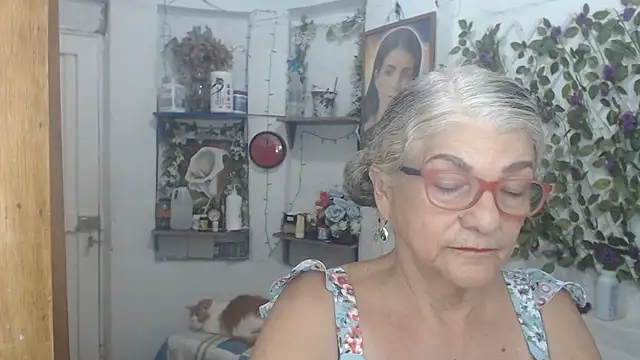 FunnyGrandma online show from 04-11-26, 12:04