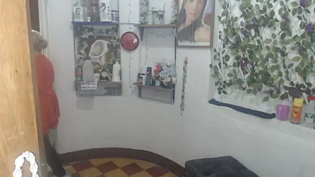 FunnyGrandma online show from 05-05-26, 12:40