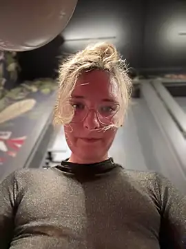 The Snowwhitee online show from 02-19-25, 10:20