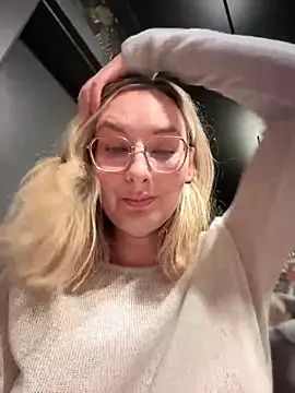 The Snowwhitee online show from 03-19-25, 07:06