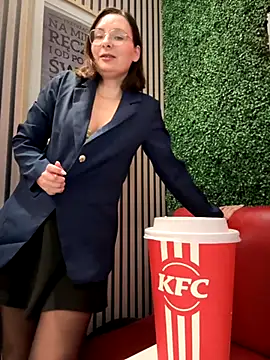 The Snowwhitee online show from 10-22-25, 08:25