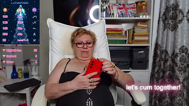 Snapshot of Mella4you chatting on 12-12-24, 11:18 Mella4you online show from 12-12-24, 11:18