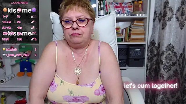 Snapshot of Mella4you chatting on 01-17-25, 11:17 Mella4you online show from 01-17-25, 11:17