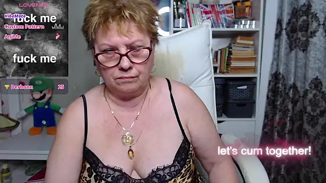 Snapshot of Mella4you chatting on 02-05-25, 02:16 Mella4you online show from 02-05-25, 02:16