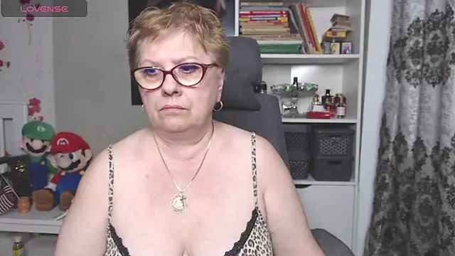 Snapshot of Mella4you chatting on 11-27-25, 10:17 Mella4you online show from 11-27-25, 10:17