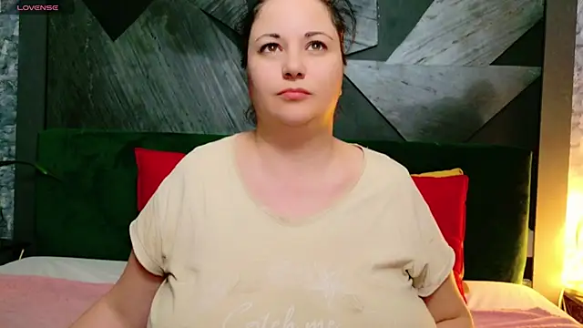Snapshot of AleshaArabian chatting on 01-09-25, 08:01 AleshaArabian online show from 01-09-25, 08:01