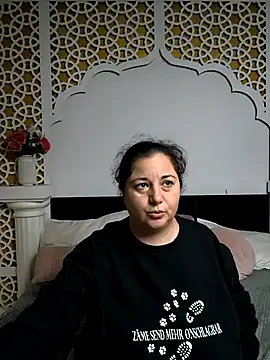 Snapshot of AleshaArabian chatting on 10-27-25, 05:11 AleshaArabian online show from 10-27-25, 05:11