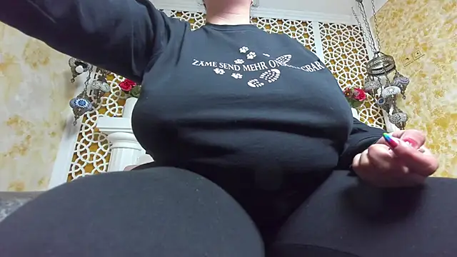 Snapshot of AleshaArabian chatting on 10-29-25, 04:15 AleshaArabian online show from 10-29-25, 04:15