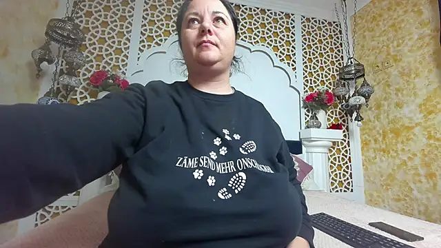 Snapshot of AleshaArabian chatting on 12-15-25, 05:12 AleshaArabian online show from 12-15-25, 05:12