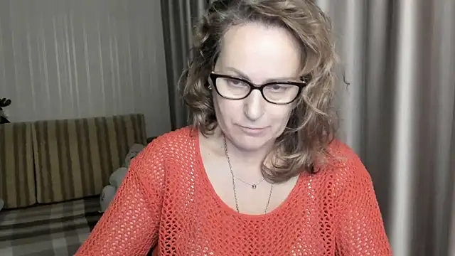 lauraoven online show from 01-21-25, 04:16