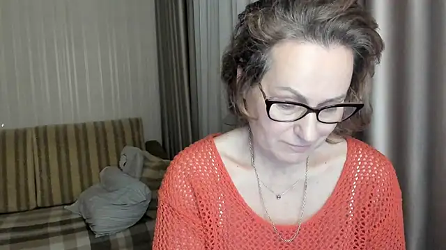 lauraoven online show from 02-01-25, 05:58