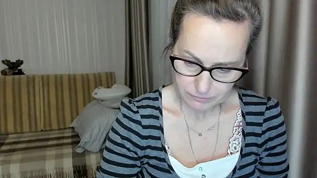 lauraoven online show from 02-18-25, 04:26