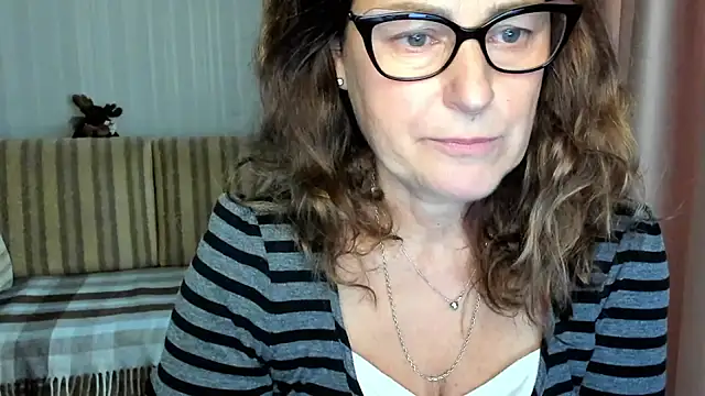 lauraoven online show from 10-25-25, 09:06