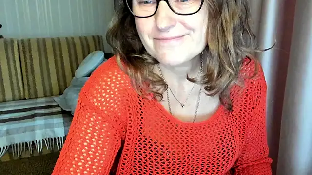 lauraoven online show from 10-31-25, 07:53