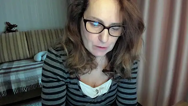 lauraoven online show from 03-10-26, 02:44