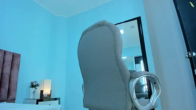 Snapshot of tati_saldarriaga chatting on 11-26-25, 01:01 tati saldarriaga online show from 11-26-25, 01:01