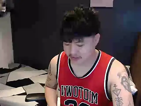 Snapshot of ASIANken911 chatting on 11-19-25, 02:28 ASIANken911 online show from 11-19-25, 02:28