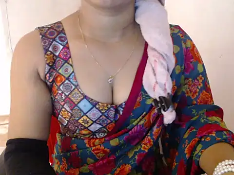 Snapshot of Open_Heart_Lennon chatting on 02-20-25, 04:50 Open Heart Lennon online show from 02-20-25, 04:50