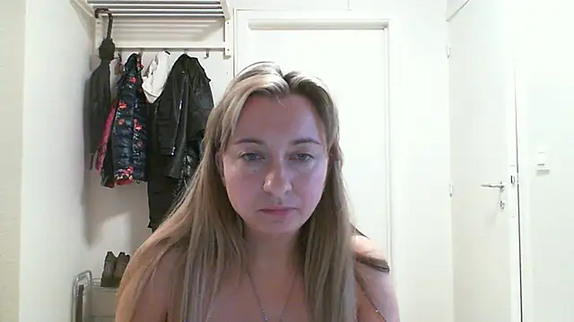 SusanCurt online show from 10-10-25, 08:02