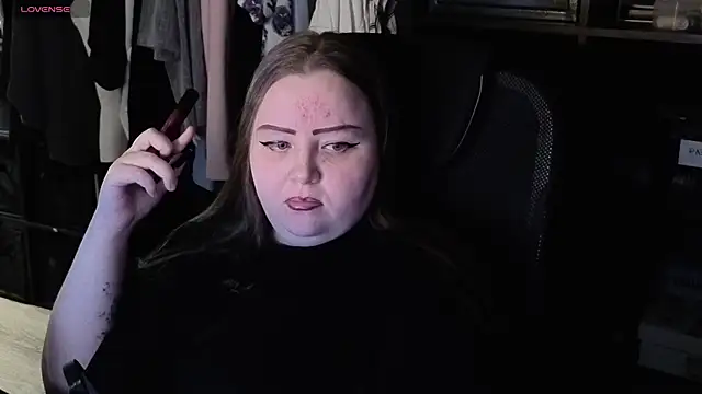 Snapshot of EMMA__CONNOR chatting on 11-21-25, 12:43 EMMA CONNOR online show from 11-21-25, 12:43