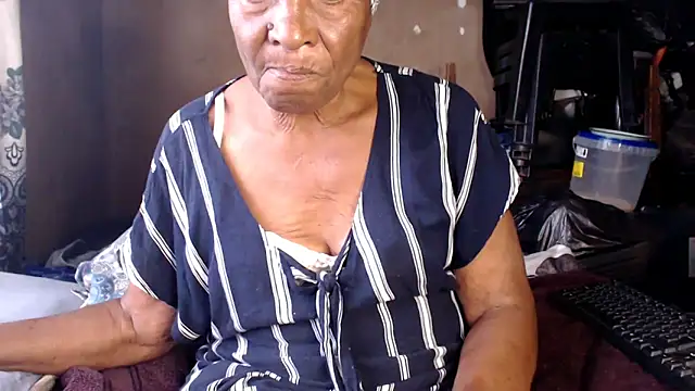 Snapshot of NaughtyGranny chatting on 11-18-25, 09:47 NaughtyGranny online show from 11-18-25, 09:47